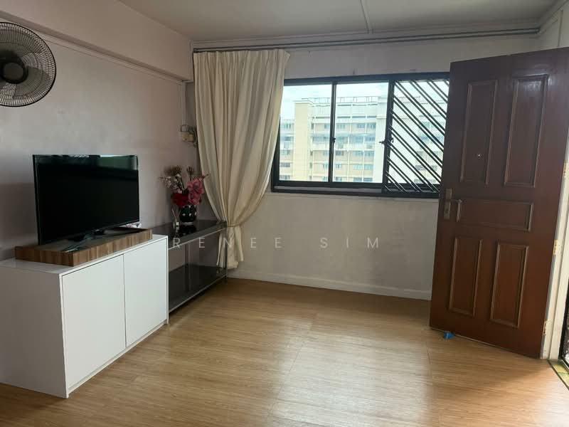 433 Ang Mo Kio Avenue 10, 433 Ang Mo Kio Avenue 10, 3 Bedrooms, 990 sqft, HDB Flat For Sale, by Renee Sim, 500109375 - Living Room - PropertyGuru.com.sg