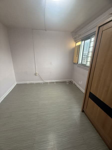 433 Ang Mo Kio Avenue 10, 433 Ang Mo Kio Avenue 10, 3 Bedrooms, 990 sqft, HDB Flat For Sale, by Renee Sim, 500109375 - Bedroom 2 - PropertyGuru.com.sg