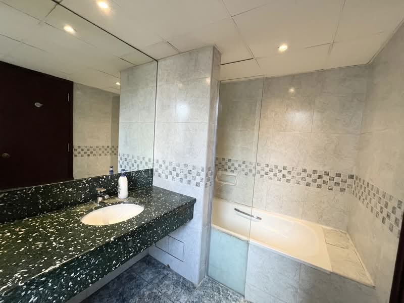 UE Square, 205 River Valley Road, Room Rental, 250 sqft, Apartment For Rent, by Rina Tan, 500109379 - Master Bathroom - PropertyGuru.com.sg