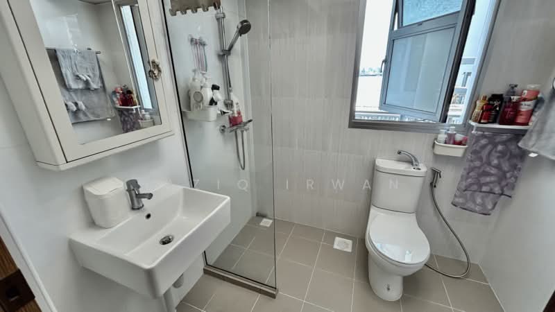 421A Northshore Drive, 421A Northshore Drive, 2 Bedrooms, 732 sqft, HDB Flat For Sale, by Haziq Irwan, 500109382 - Master Toilet - PropertyGuru.com.sg