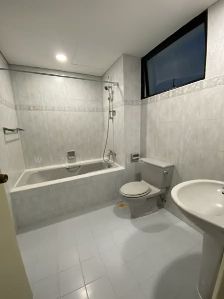 Flame Tree Park, 1 Sin Ming Avenue, 3 Bedrooms, 1,862 sqft, Condominium For Rent, by Winnie Loh L H, 500109387 - Master Bathroom - PropertyGuru.com.sg