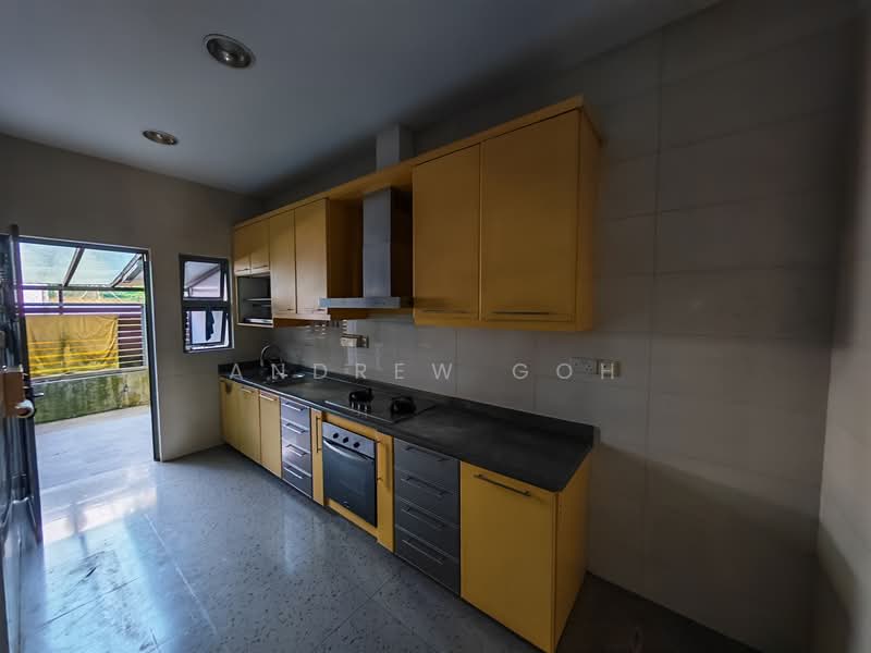 ⭐️5 ENSUITE ROOMS⭐️650M MRT⭐️RENOVATED SEMI D⭐️, 500M TO AMENTITIES & FOOD | HELPER ROOM | NE FACING | 50M BUS STOP |, 5 Bedrooms, 3,800 sqft, Semi-Detached House For Rent, by Andrew Goh, 500109390 - Kitchen - PropertyGuru.com.sg