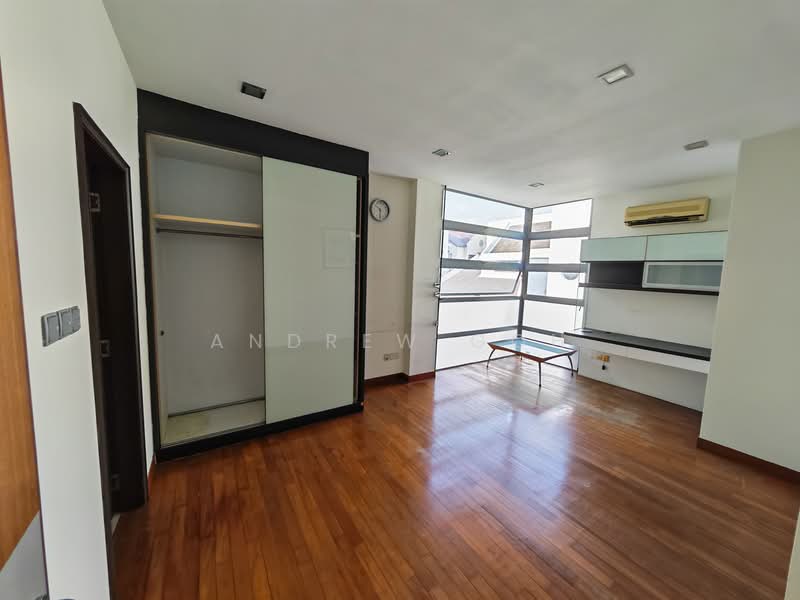 ⭐️5 ENSUITE ROOMS⭐️650M MRT⭐️RENOVATED SEMI D⭐️, 500M TO AMENTITIES & FOOD | HELPER ROOM | NE FACING | 50M BUS STOP |, 5 Bedrooms, 3,800 sqft, Semi-Detached House For Rent, by Andrew Goh, 500109390 - Living Room - PropertyGuru.com.sg