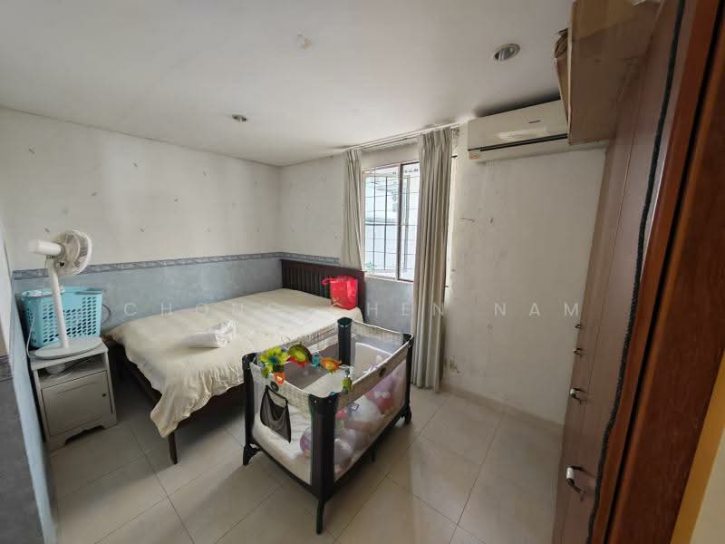 BIG LAND VALUE BUY CLASSIC CHARMING SEMI-D, SIMPANG BEDOK, PEAKVILLE, PARI BURONG, PARI KIKIS, 4 Bedrooms, 2,800 sqft, Semi-Detached House For Sale, by Chong Chen Nam, 500109391 - Bedroom - PropertyGuru.com.sg