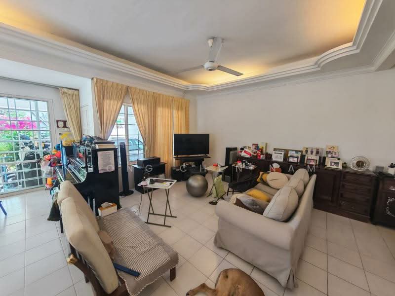 BIG LAND VALUE BUY CLASSIC CHARMING SEMI-D, SIMPANG BEDOK, PEAKVILLE, PARI BURONG, PARI KIKIS, 4 Bedrooms, 2,800 sqft, Semi-Detached House For Sale, by Chong Chen Nam, 500109391 - Living Room - PropertyGuru.com.sg