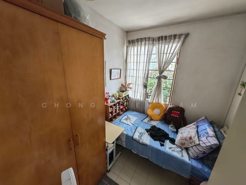 BIG LAND VALUE BUY CLASSIC CHARMING SEMI-D, SIMPANG BEDOK, PEAKVILLE, PARI BURONG, PARI KIKIS, 4 Bedrooms, 2,800 sqft, Semi-Detached House For Sale, by Chong Chen Nam, 500109391 - Bedroom - PropertyGuru.com.sg