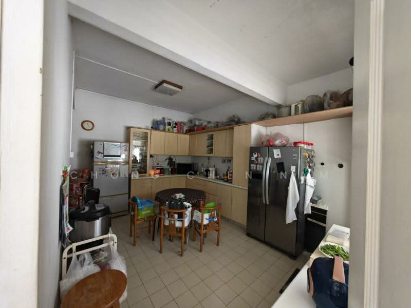 BIG LAND VALUE BUY CLASSIC CHARMING SEMI-D, SIMPANG BEDOK, PEAKVILLE, PARI BURONG, PARI KIKIS, 4 Bedrooms, 2,800 sqft, Semi-Detached House For Sale, by Chong Chen Nam, 500109391 - Kitchen - PropertyGuru.com.sg