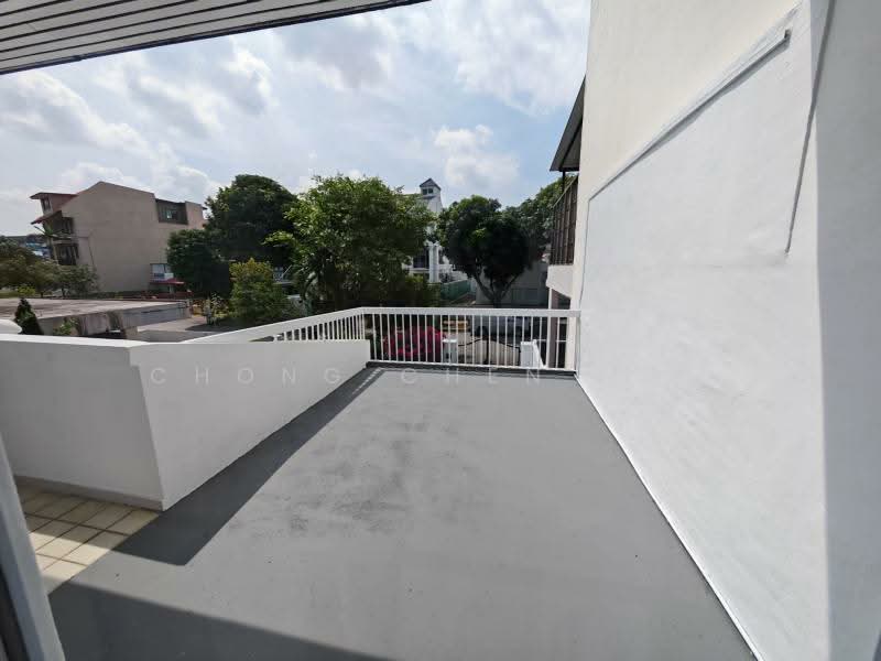 BIG LAND VALUE BUY CLASSIC CHARMING SEMI-D, SIMPANG BEDOK, PEAKVILLE, PARI BURONG, PARI KIKIS, 4 Bedrooms, 2,800 sqft, Semi-Detached House For Sale, by Chong Chen Nam, 500109391 - Balcony - PropertyGuru.com.sg