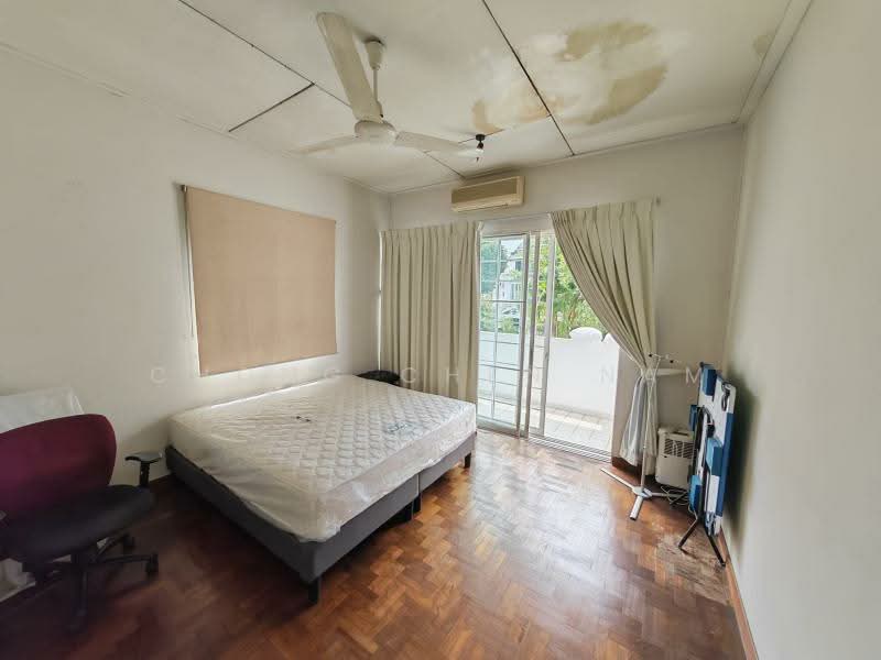 BIG LAND VALUE BUY CLASSIC CHARMING SEMI-D, SIMPANG BEDOK, PEAKVILLE, PARI BURONG, PARI KIKIS, 4 Bedrooms, 2,800 sqft, Semi-Detached House For Sale, by Chong Chen Nam, 500109391 - Bedroom - PropertyGuru.com.sg