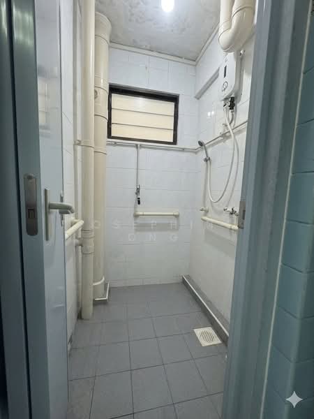 129 Bukit Merah View, 129 Bukit Merah View, 3 Bedrooms, 700 sqft, HDB Flat For Sale, by Josephine Ong, 500109392 - Bathroom - PropertyGuru.com.sg