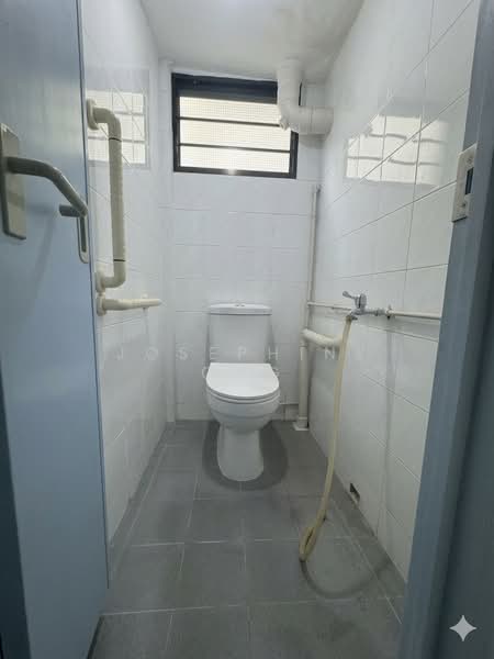 129 Bukit Merah View, 129 Bukit Merah View, 3 Bedrooms, 700 sqft, HDB Flat For Sale, by Josephine Ong, 500109392 - Bathroom - PropertyGuru.com.sg