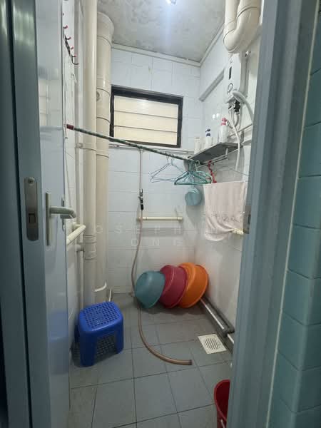 129 Bukit Merah View, 129 Bukit Merah View, 3 Bedrooms, 700 sqft, HDB Flat For Sale, by Josephine Ong, 500109392 - Bathroom - PropertyGuru.com.sg