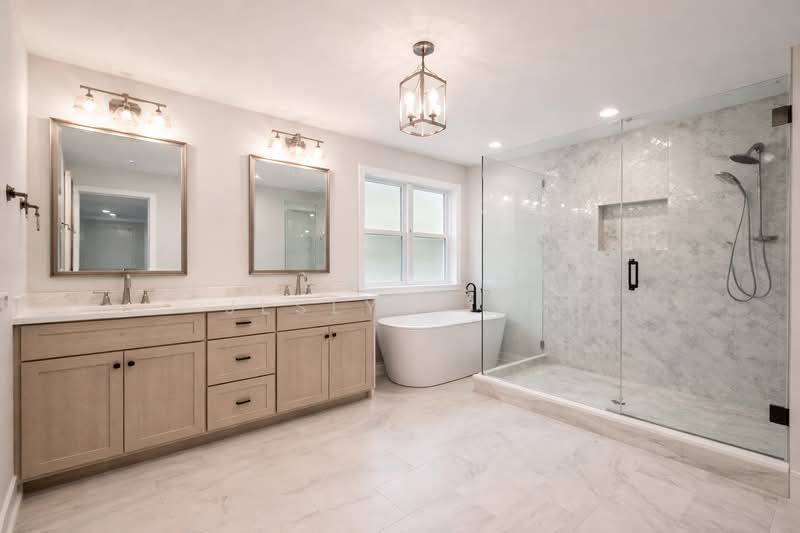 Don’t Miss This Rare Detached Gem D15!! Must view!, First Street, Siglap Road, 4 Bedrooms, 6,000 sqft, Detached House For Rent, by Jeslyn Lim, 500109393 - Bathroom - PropertyGuru.com.sg