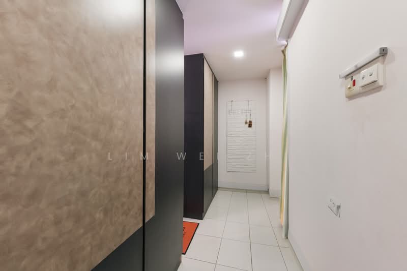 CHEAP EA Corner Unit, , 4 Bedrooms, 1,377 sqft, HDB Flat For Sale, by Lim Wei Zhi, 500109399 - Corridor - PropertyGuru.com.sg
