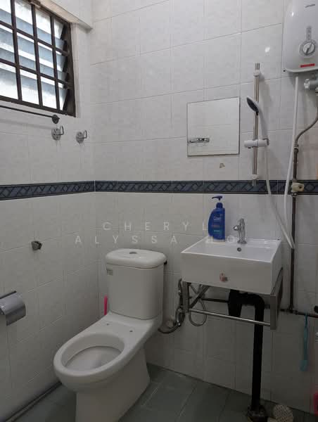 115 Aljunied Avenue 2, 115 Aljunied Avenue 2, 2 Bedrooms, 732 sqft, HDB Flat For Rent, by Cheryl Alyssa Ho, 500109400 - Bathroom - PropertyGuru.com.sg