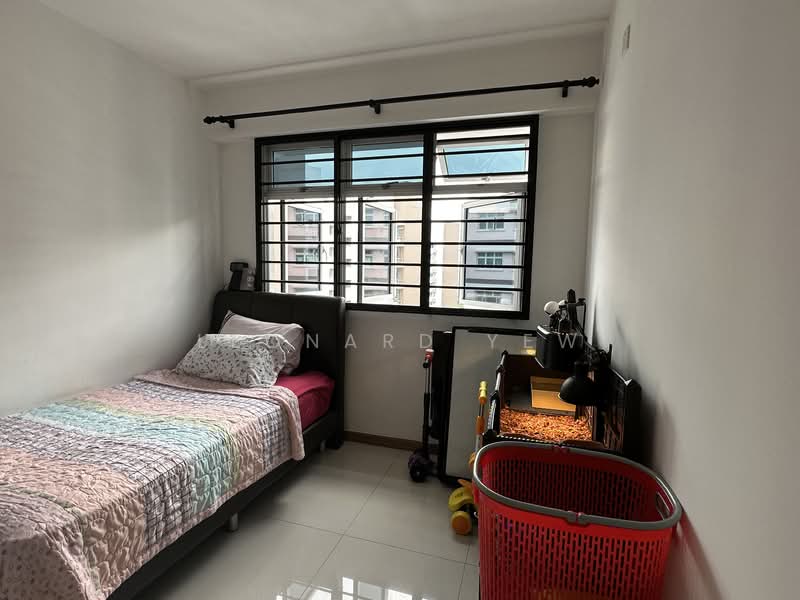 450C Bukit Batok West Avenue 6, 450C Bukit Batok West Avenue 6, 3 Bedrooms, 1,001 sqft, HDB Flat For Sale, by Leonard Yew, 500109401 - Bedroom - PropertyGuru.com.sg