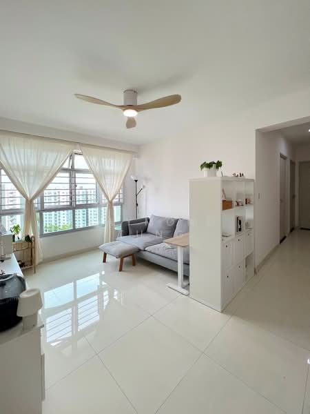 490A Choa Chu Kang Avenue 5, 490A Choa Chu Kang Avenue 5, 3 Bedrooms, 1,001 sqft, HDB Flat For Sale, by Raymond Tung, 500109407 - Living Room - PropertyGuru.com.sg