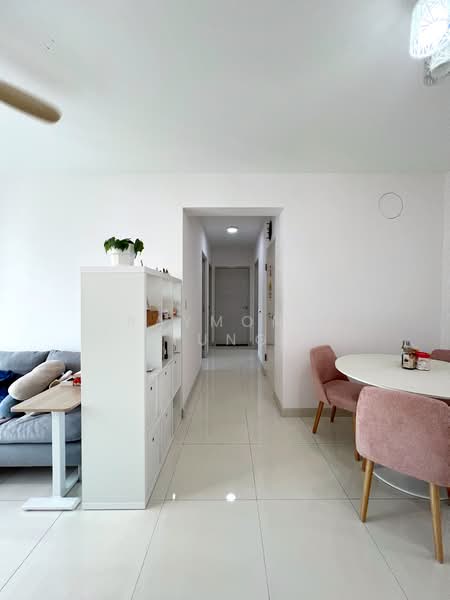 490A Choa Chu Kang Avenue 5, 490A Choa Chu Kang Avenue 5, 3 Bedrooms, 1,001 sqft, HDB Flat For Sale, by Raymond Tung, 500109407 - Living Room - PropertyGuru.com.sg