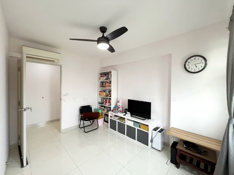 490A Choa Chu Kang Avenue 5, 490A Choa Chu Kang Avenue 5, 3 Bedrooms, 1,001 sqft, HDB Flat For Sale, by Raymond Tung, 500109407 - Bedroom 3 - PropertyGuru.com.sg
