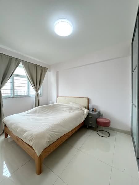 490A Choa Chu Kang Avenue 5, 490A Choa Chu Kang Avenue 5, 3 Bedrooms, 1,001 sqft, HDB Flat For Sale, by Raymond Tung, 500109407 - Master Bedroom - PropertyGuru.com.sg
