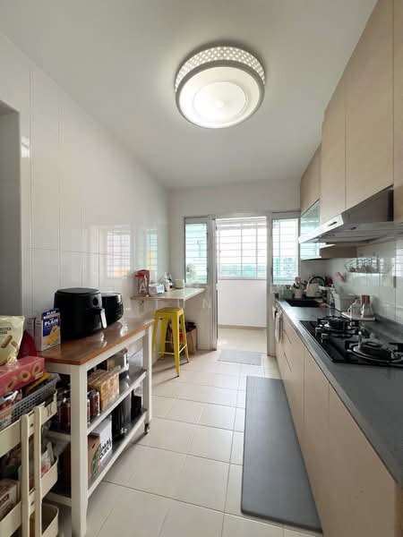 490A Choa Chu Kang Avenue 5, 490A Choa Chu Kang Avenue 5, 3 Bedrooms, 1,001 sqft, HDB Flat For Sale, by Raymond Tung, 500109407 - Kitchen - PropertyGuru.com.sg