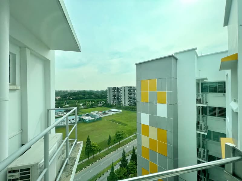 490A Choa Chu Kang Avenue 5, 490A Choa Chu Kang Avenue 5, 3 Bedrooms, 1,001 sqft, HDB Flat For Sale, by Raymond Tung, 500109407 - Outside Kitchen View - PropertyGuru.com.sg