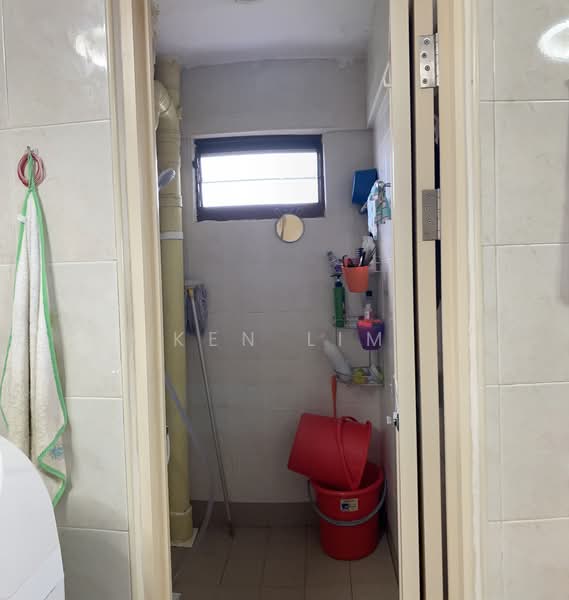 8 Empress Road, 8 Empress Road, 2 Bedrooms, 700 sqft, HDB Flat For Sale, by Ken Lim, 500109431 - Bathroom - PropertyGuru.com.sg