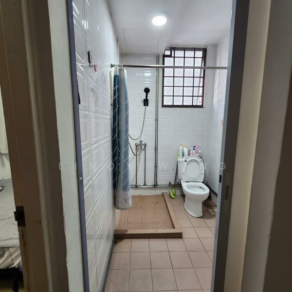 Kim Sia Court, 9 Jalan Jintan, 3 Bedrooms, 1,421 sqft, Apartment For Sale, by Lindy Wong, 500109437 - Bathroom - PropertyGuru.com.sg