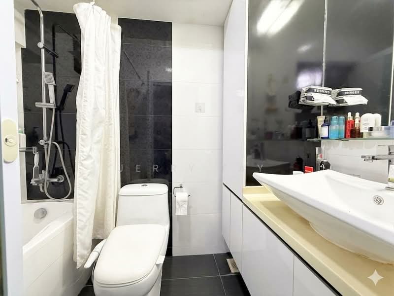 56 Pipit Road, 56 Pipit Road, 3 Bedrooms, 1,313 sqft, HDB Flat For Sale, by Jerry Tay, 500109438 - Master Bathroom - PropertyGuru.com.sg