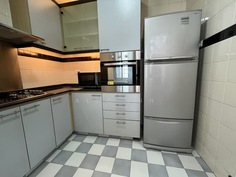 Gloucester Mansions, 10 Newton Road, 3 Bedrooms, 1,130 sqft, Condominium For Sale, by Alec Yun, 500109461 - Kitchen - PropertyGuru.com.sg
