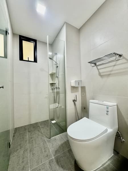 The Amore, 55 Edgedale Plains, 3 Bedrooms, 1,001 sqft, Executive Condominium For Rent, by Jeric Leong, 500109464 - Bathroom - PropertyGuru.com.sg