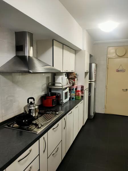 425 Canberra Road, 425 Canberra Road, 3 Bedrooms, 1,184 sqft, HDB Flat For Sale, by Glen Ong, 500109477 - Kitchen - PropertyGuru.com.sg