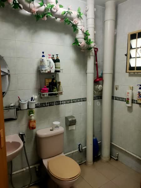 425 Canberra Road, 425 Canberra Road, 3 Bedrooms, 1,184 sqft, HDB Flat For Sale, by Glen Ong, 500109477 - Bathroom - PropertyGuru.com.sg