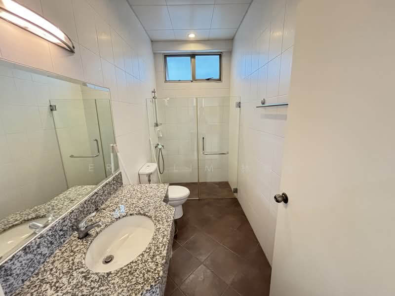 Riverdale Residence, 346 River Valley Road, 2 Bedrooms, 1,120 sqft, Condominium For Rent, by Eric Lim 林勇合, 500109495 - Bathroom - PropertyGuru.com.sg