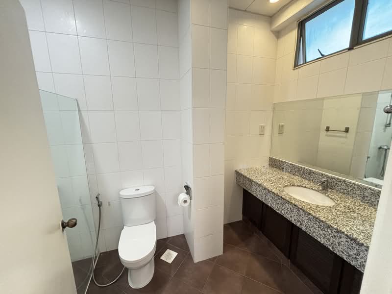 Riverdale Residence, 346 River Valley Road, 2 Bedrooms, 1,120 sqft, Condominium For Rent, by Eric Lim 林勇合, 500109495 - Bathroom - PropertyGuru.com.sg