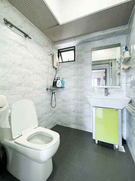 88 Dawson Road, 88 Dawson Road, 3 Bedrooms, 893 sqft, HDB Flat For Sale, by Wynstan Chong, 500109526 - Bathroom - PropertyGuru.com.sg