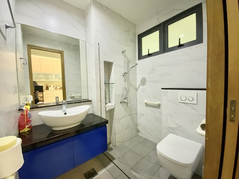 Seletar Hills Estate, Seletar Hills Drive, 6 Bedrooms, 4,160 sqft, Terraced House For Sale, by Milton Chee, 500109527 - Bathroom - PropertyGuru.com.sg