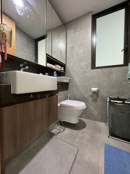 Midwood, 8 Hillview Rise, 3 Bedrooms, 990 sqft, Condominium For Sale, by Alvy Yong, 500109528 - Bathroom - PropertyGuru.com.sg