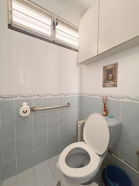 6 Holland Close, 6 Holland Close, 3 Bedrooms, 950 sqft, HDB Flat For Rent, by Vivian Ng, 500109529 - Bathroom - PropertyGuru.com.sg