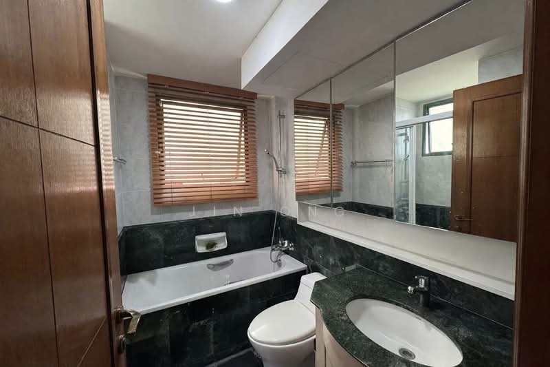 Palm Gardens, 2C Hong San Walk, 3 Bedrooms, 1,216 sqft, Condominium For Sale, by Jin Ong, 500109551 - Bathroom - PropertyGuru.com.sg