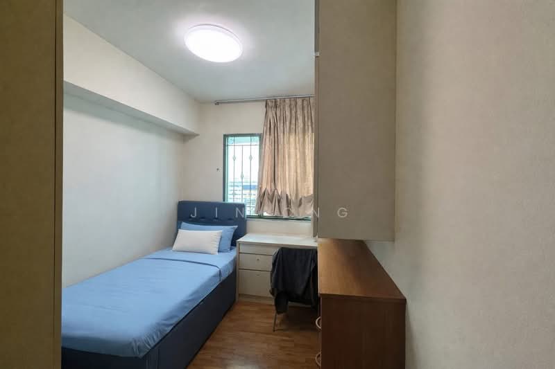 Palm Gardens, 2C Hong San Walk, 3 Bedrooms, 1,216 sqft, Condominium For Sale, by Jin Ong, 500109551 - Bedroom - PropertyGuru.com.sg