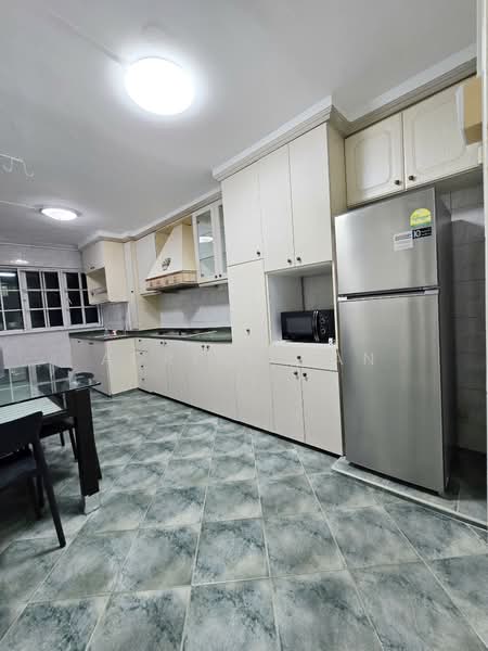 248 Tampines Street 21, 248 Tampines Street 21, 3 Bedrooms, 990 sqft, HDB Flat For Rent, by Adrian Tan, 500109553 - Kitchen - PropertyGuru.com.sg