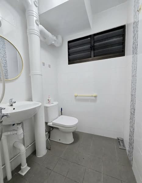 248 Tampines Street 21, 248 Tampines Street 21, 3 Bedrooms, 990 sqft, HDB Flat For Rent, by Adrian Tan, 500109553 - Bathroom - PropertyGuru.com.sg