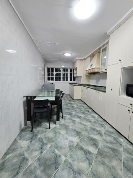 248 Tampines Street 21, 248 Tampines Street 21, 3 Bedrooms, 990 sqft, HDB Flat For Rent, by Adrian Tan, 500109553 - Kitchen - PropertyGuru.com.sg