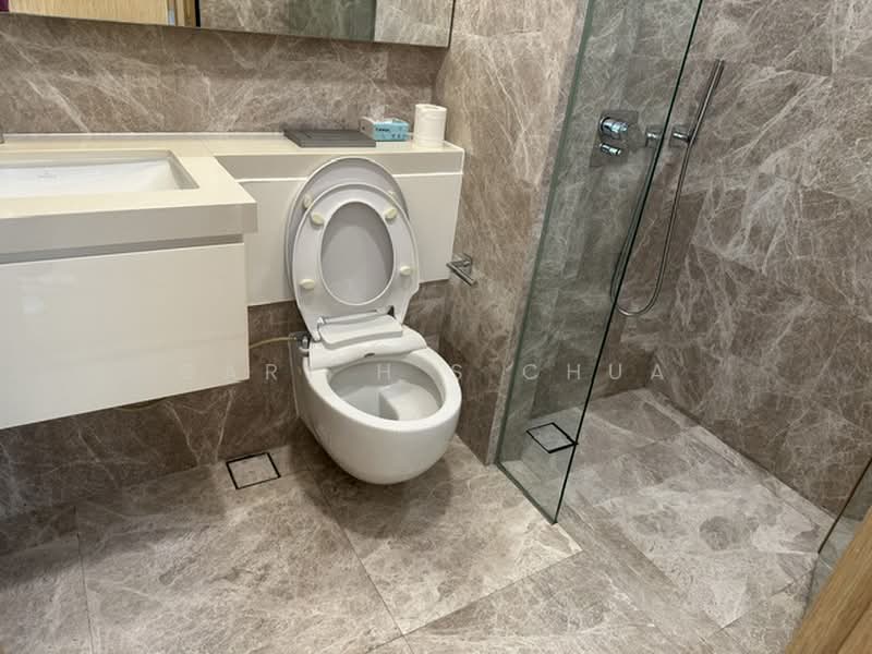 The Laurels @ Cairnhill Road, 40 Cairnhill Road, 2 Bedrooms, 883 sqft, Condominium For Sale, by Gary H S Chua, 500109564 - Bathroom - PropertyGuru.com.sg