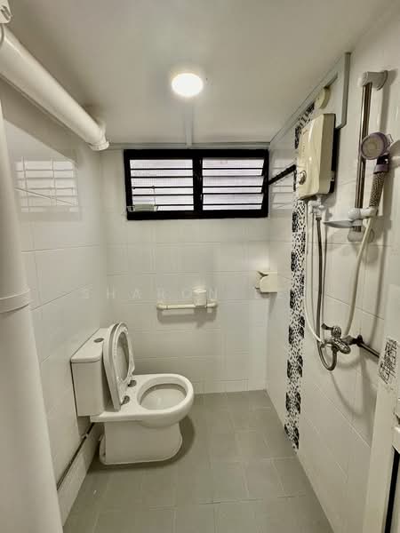 407 Pandan Gardens, 407 Pandan Gardens, 3 Bedrooms, 1,185 sqft, HDB Flat For Rent, by Sharon Lee, 500109568 - Bathroom - PropertyGuru.com.sg