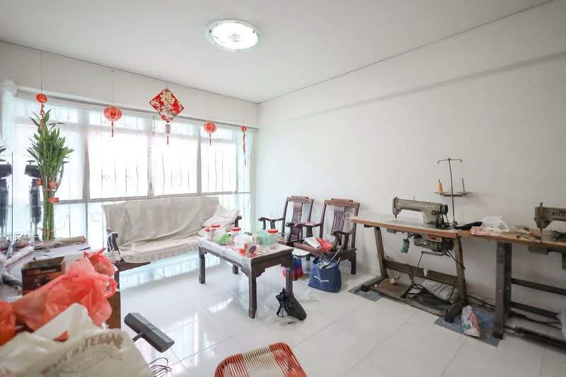 318D Anchorvale Link, 318D Anchorvale Link, 3 Bedrooms, 1,184 sqft, HDB Flat For Sale, by Catherine Chiam, 500109577 - Living Room - PropertyGuru.com.sg