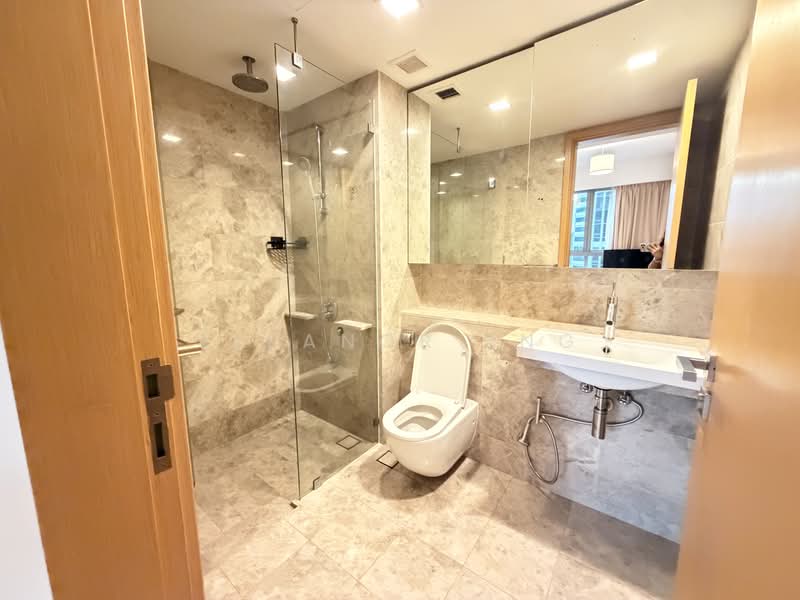 One Shenton, 1 Shenton Way, 2 Bedrooms, 1,109 sqft, Condominium For Rent, by Eleanor Eng, 500109579 - Bathroom - PropertyGuru.com.sg