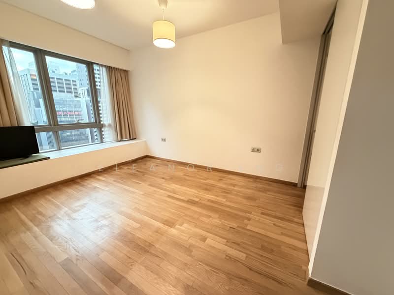 One Shenton, 1 Shenton Way, 2 Bedrooms, 1,109 sqft, Condominium For Rent, by Eleanor Eng, 500109579 - Master Bedroom - PropertyGuru.com.sg