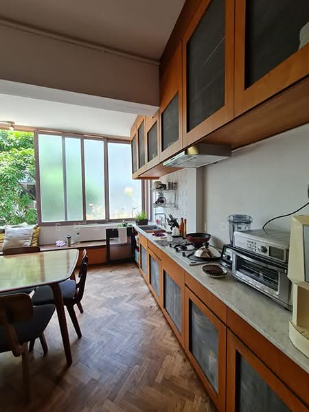 Tiong Bahru Unique 2 Bed 1 Bath, Nearby Chay Yan Street, Yong Siak Street, 2 Bedrooms, 1,090 sqft, Conservation House For Rent, by Susan Prior, 500109582 - Kitchen - PropertyGuru.com.sg